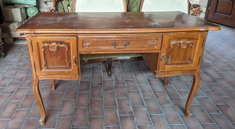 Книжный шкаф после реставрации.