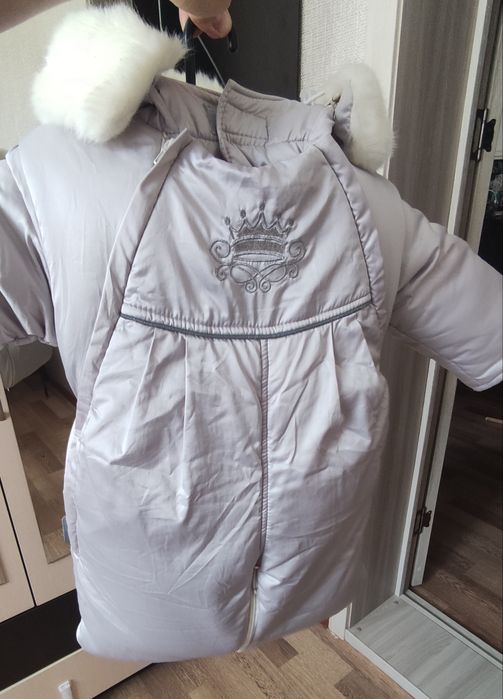 Продам зимние  комбинезоны (отстегнуть подклад будет демисезонный