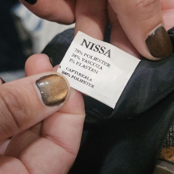 Costum Nissa cu căptușeală, în stare bună, potrivit pentru marimi xs/s.