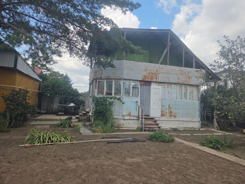 Продам дачный участок с домиком