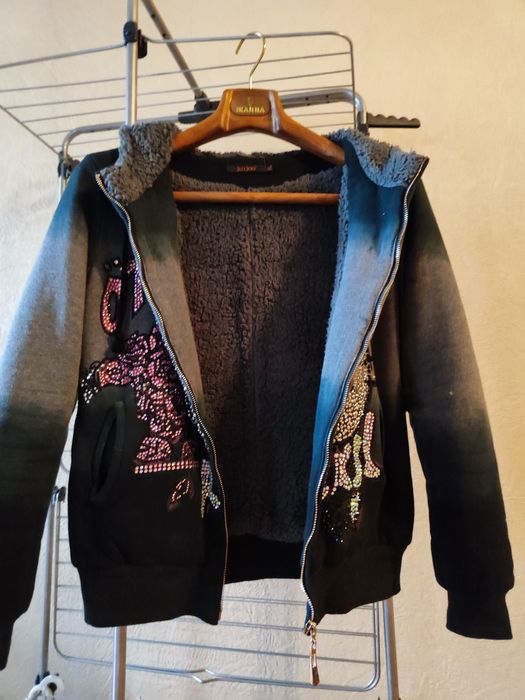 Бомбер теплый со стразами