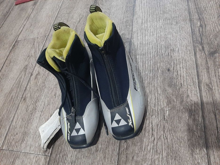 Лыжные ботинки  новые
