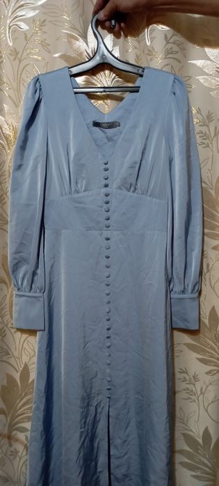 Продам женские платья