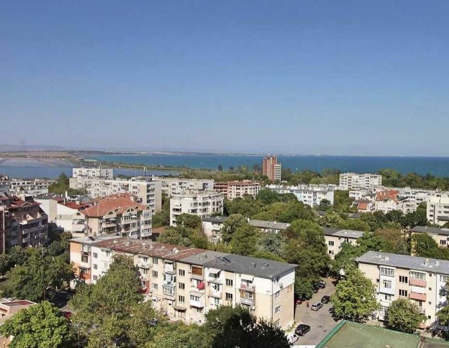 Дава се под наем Двустаен апартамент в Бургас, Лазур - 70 кв.м за 275 € - Снимка #1