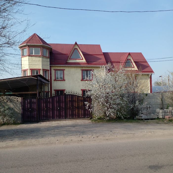 Продам дом с большим участком