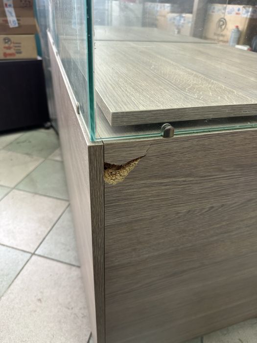 Мебели за магазин