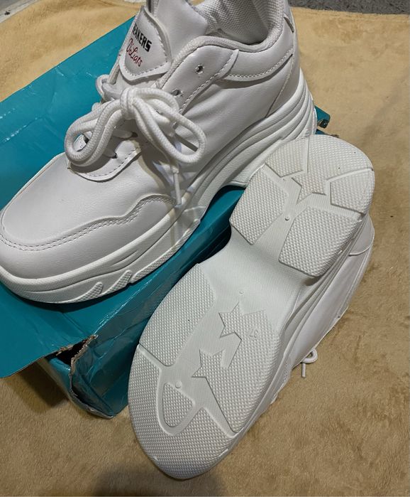 Продаю кроссовки