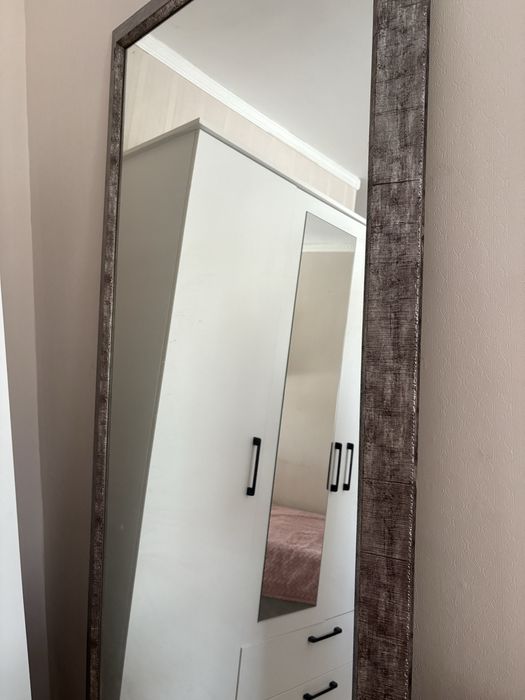 Напольное зеркало