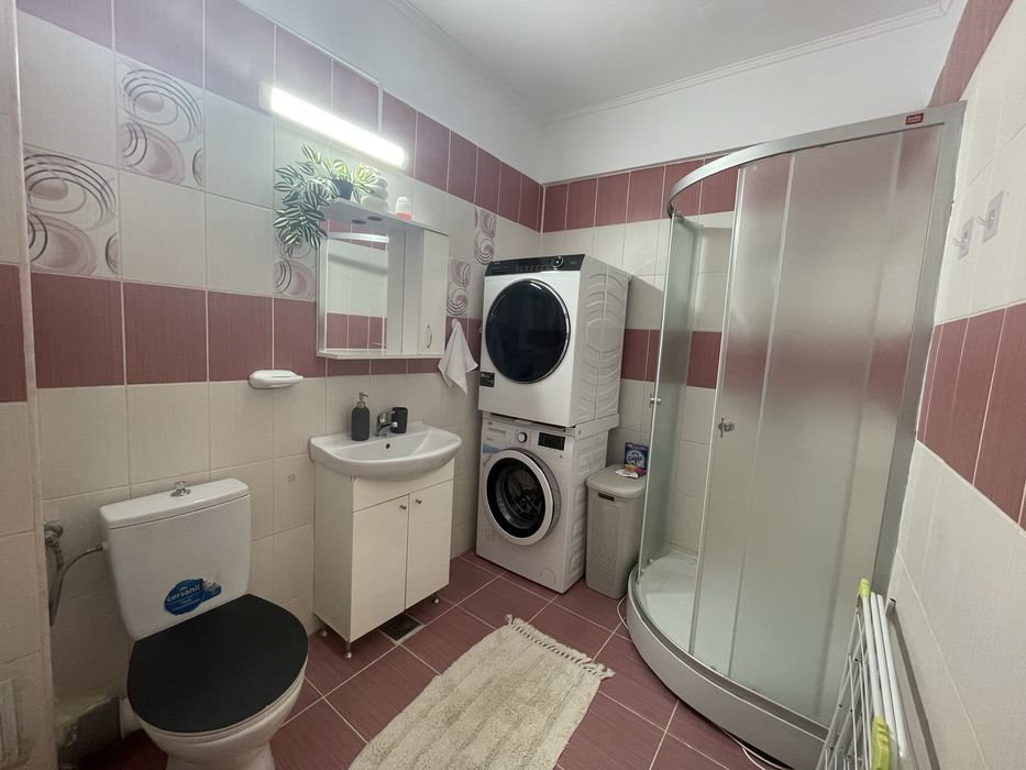 PF, Inchiriez apartament CENTRAL, 2 camere, SPATIOS, LUMINOS, recent renovat cu designer