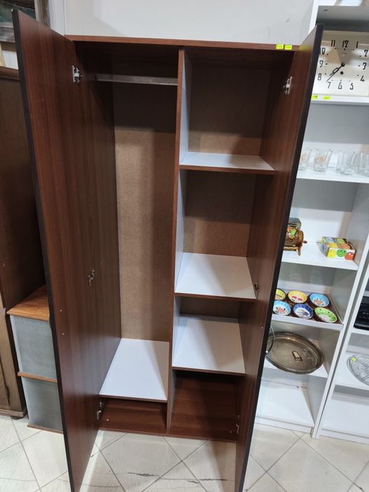 Двукрилен гардероб