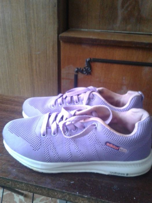 Женская обувь разная