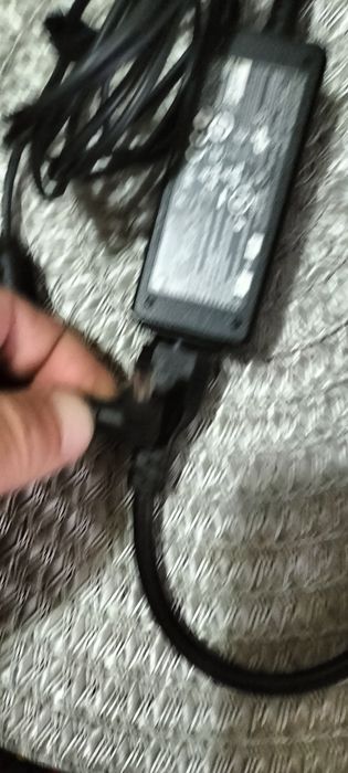 Alimentator 19v 2.1amp