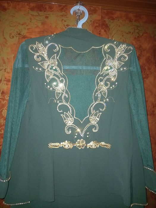 Kastum yupka vecherniy