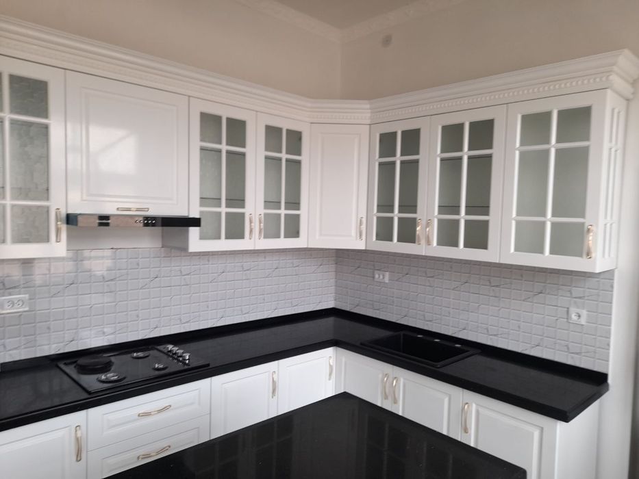 Кухонный мебели на заказ любой сложности