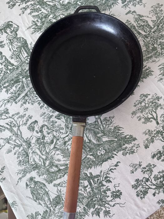 Сковорода чугнная хорошая фирма качество отличное