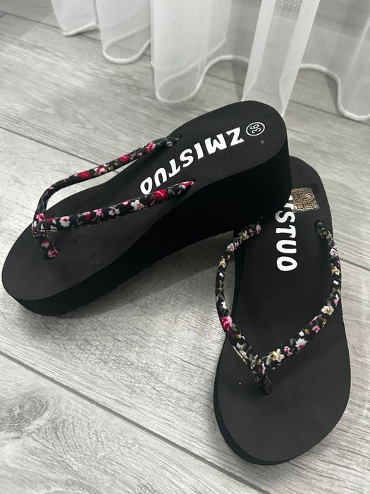 Летни дамски чехли