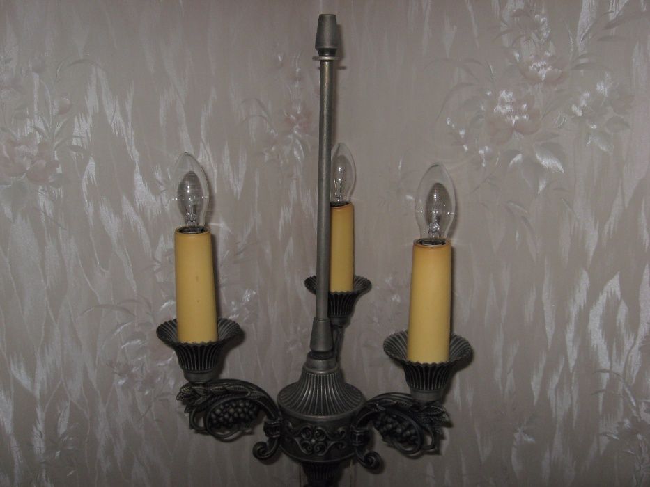 Винтажный напольный торшер в отличном состоянии.