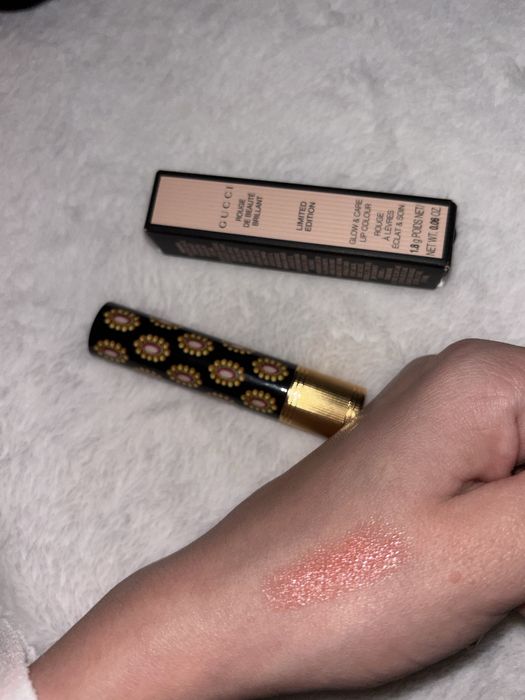 Gucci  червило, Glow & Care Shine  412