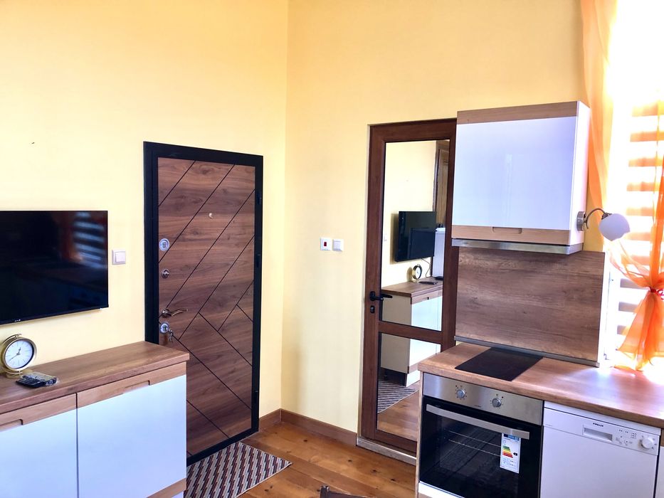 Дава се под наем Двустаен апартамент в Бургас, Пристанище Бургас - 50 кв.м за 500 € - Снимка #1