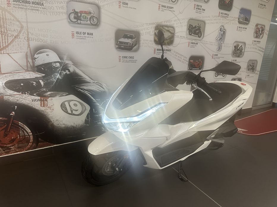 Vand Honda PCX 125 cmc NOU - 0 km