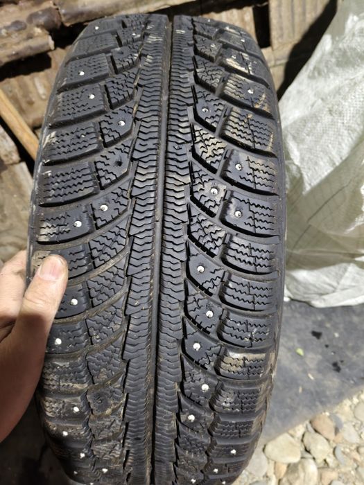 Продам зимнюю шину 195/55 R16.