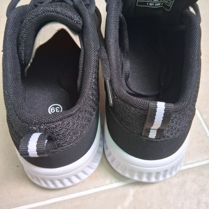 Дамски бели обувки на Adidas