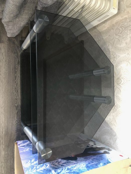 Продам тумбу под телевизор