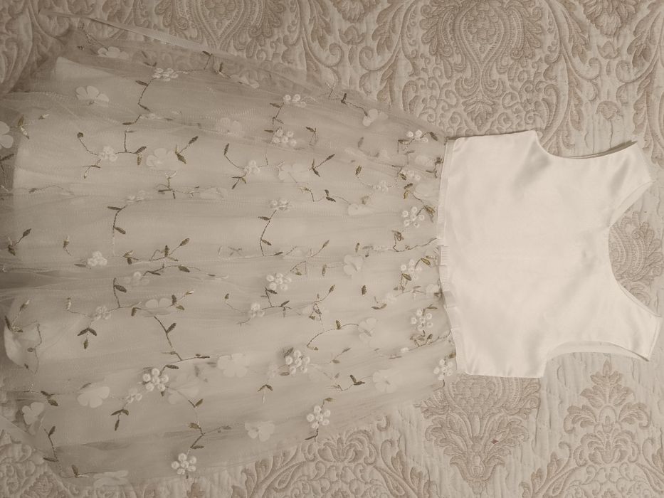 Продам очень красивое платье для девочки