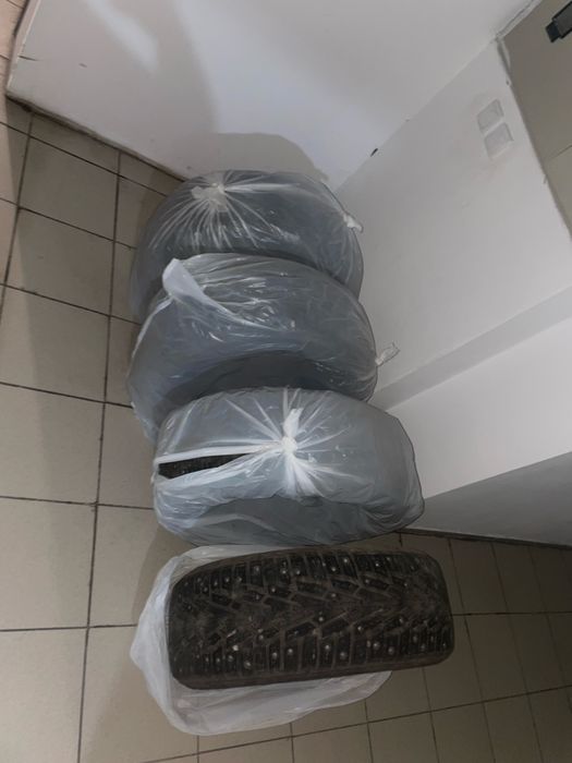 Продаю зимние шины
