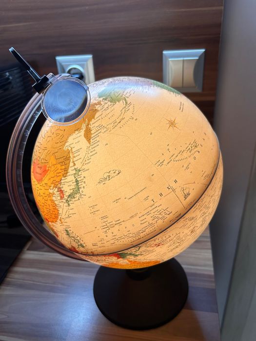 Светещ глобус-нов