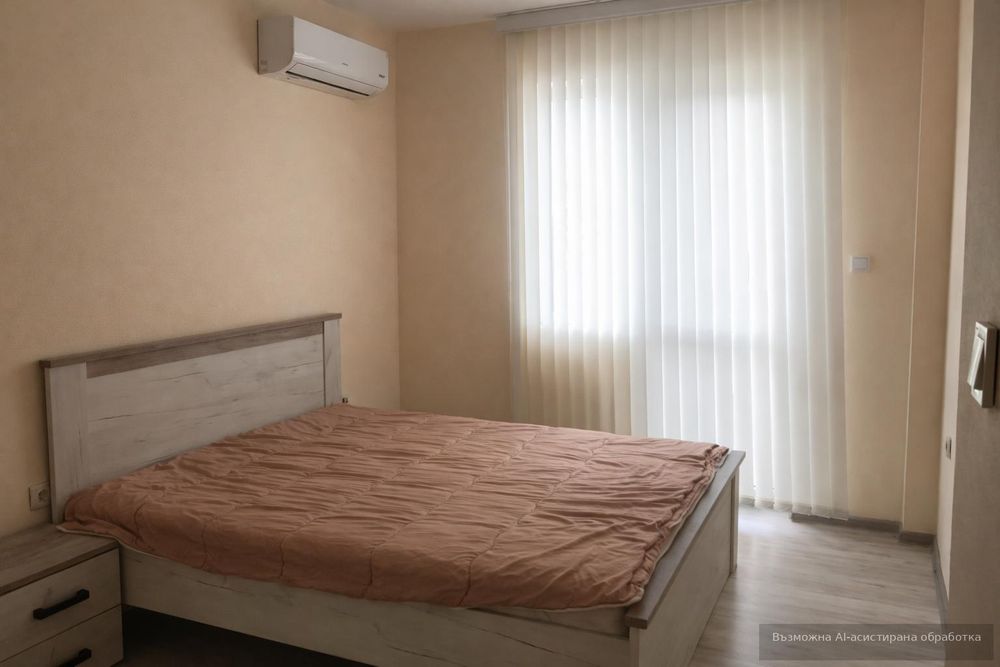 Тристаен, под наем, Център