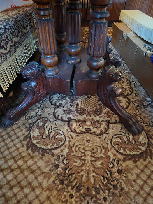 Продавам антична маса