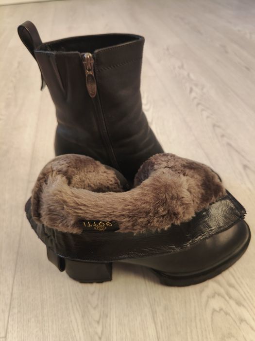 Продам женские ботинки