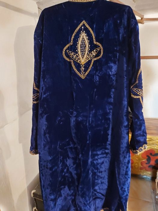 Шикарный шапан новый