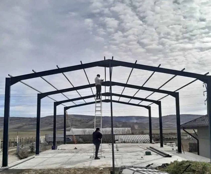 Structura metalica 15/25/3 m din profil ipe 200