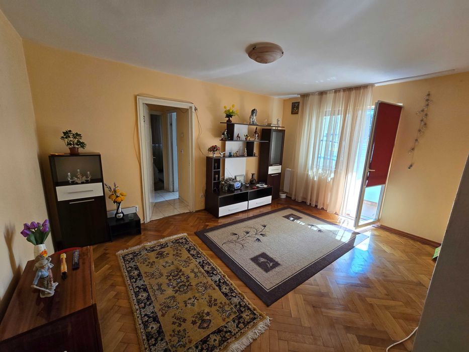 Vând apartament 2 camere, 51 mp, etaj 1/4, Astra – parcare | Proprietar