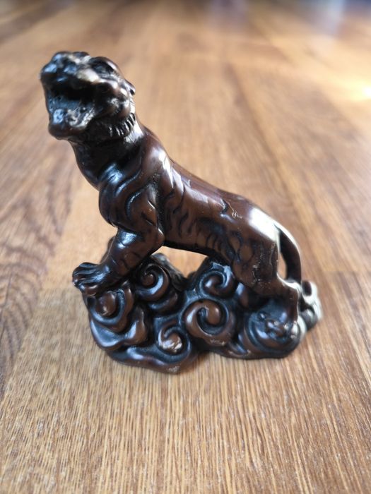 Фигура на тигър азия