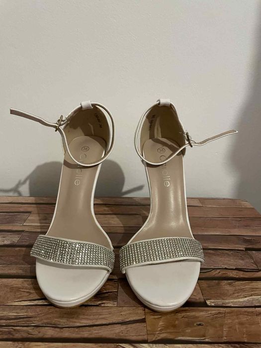 Sandale albe elegante