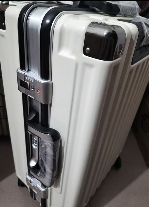 Чемодан новый не пользовались