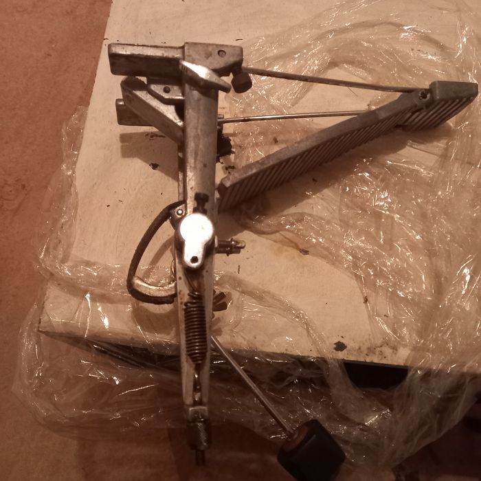 Педал за барабани по договаряне