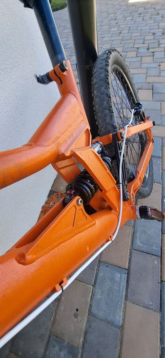 Bicicletă Downhill