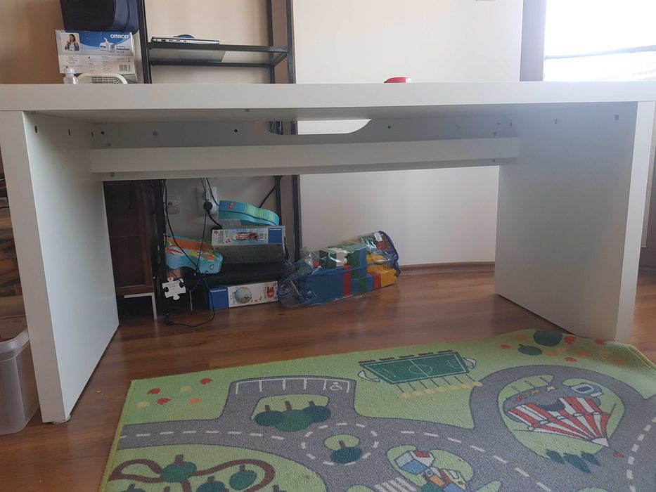 Продавам бюро с размери ДхШхВ 151х65х73