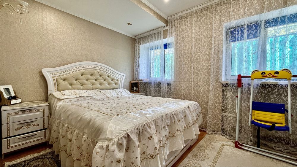 Продам двух этажный дом