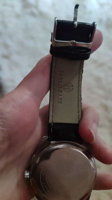 Продам часы наручные