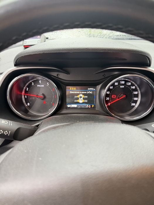 Tracker premier 2022 dekabr qora 36 000 probeg toza