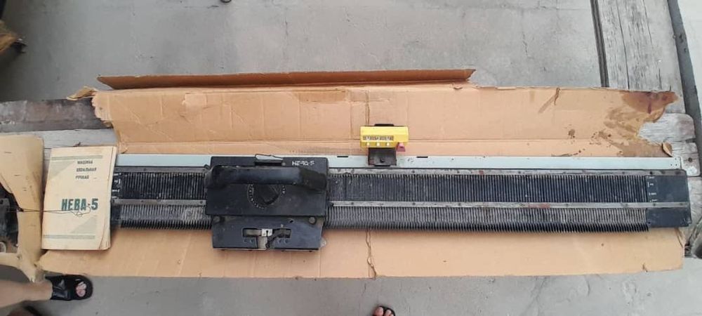 Вязальная машинка Нева 5