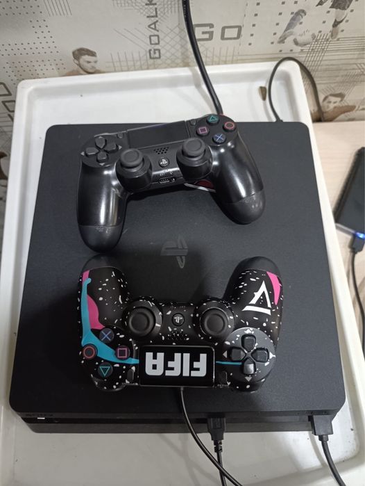 Продам PS4 Slim приставка