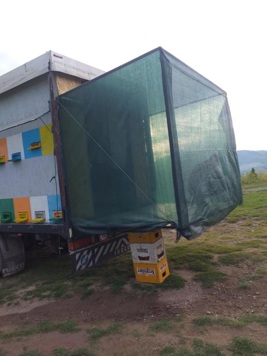 Camion omologat apicol