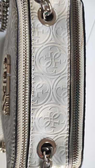 Оригинална дамска чанта Guess