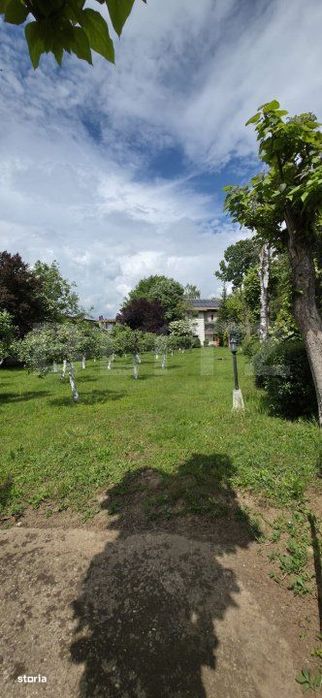 Proprietate Exclusivista: 2 Case, Piscina si Teren de Tenis pe 3833 mp
